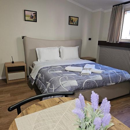 טיראנה Vila Tafa Apartments מראה חיצוני תמונה